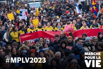 marsz dla życia w Paryżu